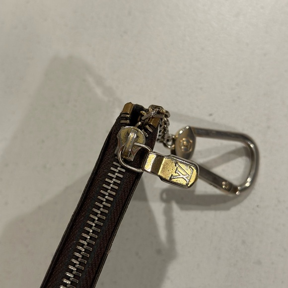 Louis Vuitton Key Pouch - Picture 2 of 10